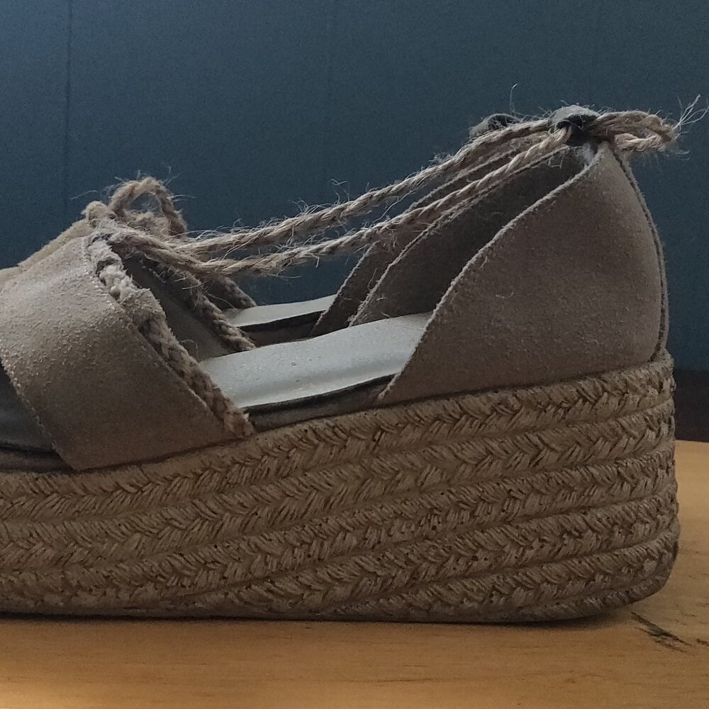 Beige 2.5 Inch  Platform Espadrilles Size 8.5